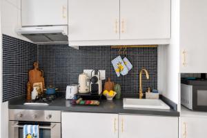 Panoramic Sunset Sea & Yacht View Studio, Palm Jumeirah by Green Sky Holiday Homes