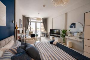 Panoramic Sunset Sea & Yacht View Studio, Palm Jumeirah by Green Sky Holiday Homes
