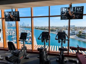 Panoramic Sunset Sea & Yacht View Studio, Palm Jumeirah by Green Sky Holiday Homes