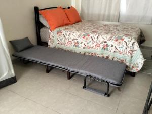 Apt with Kitchen, private BTH & WiFi, Up to 3 Guests