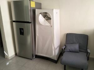 Apt with Kitchen, private BTH & WiFi, Up to 3 Guests