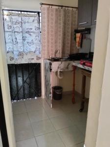 Apt with Kitchen, private BTH & WiFi, Up to 3 Guests