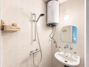 Bright 1BR Apartment w Terrace Near Sea Garden