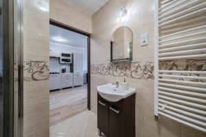 Grabskiego Comfort Apartment by BookingHost