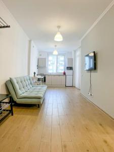Central Urban Retreat - Balcony, Parking