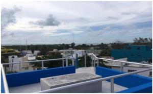 Stunning 3 Bedroom Home, 36 foot Pool, Hot Tub
