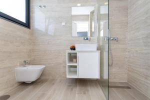 Center Caparica Beach House - Pool - Beach 3min