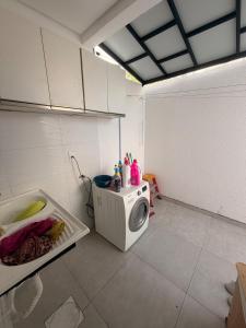 Casa bem localizada e com toda comodidade necessária