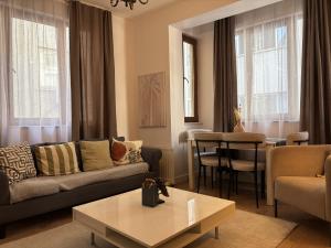 Stylish 2BR Flat Near Grand Bazaar Eminönü