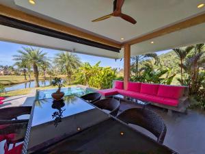 Vitamin Sea Pool Villas