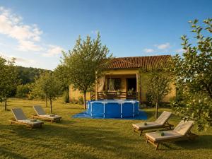 Green Little Cottage with Pool near Ostrog Monastery