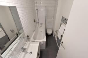 Quadruple Room room in Hôtel Pax