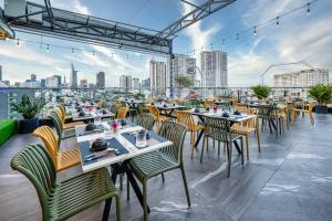 G8 Riverside Hotel & Rooftop Skybar