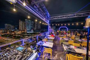 G8 Riverside Hotel & Rooftop Skybar