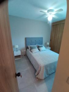 Apartamento 2 alcobas 2 baños en Edificio Confortable Zona No-Turistica sobre avenida acceso al centro y playas 20 min