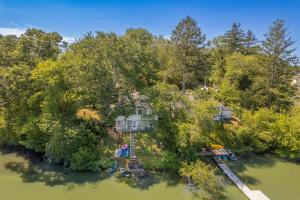 Family Lakefront Adventure House 3BR wFirepit & Scenic