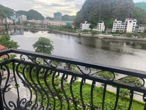 Anh Như Cat Ba Hostel