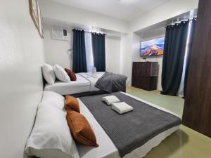 1501T2 Avida Towers Cebu IT Park 2BR Unit 2 Bathroom 2 TV