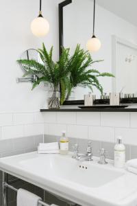 Master Bedroom Double  room in The Laslett