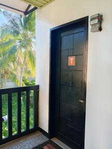 Aloha 808 Fully-furnished, airconditioned with wifi