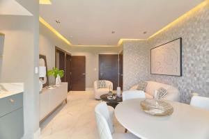 2Brhazamviews Downtownpiantini Poolgymbbq