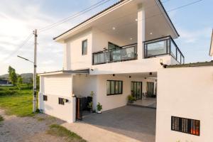 BUDDe Poolvilla บ้านแฝด ใกล้เมือง