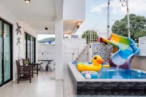 BUDDe Poolvilla บ้านแฝด ใกล้เมือง