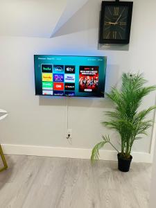 Exclusive Luxury Suite Near JFK and UBS Arena