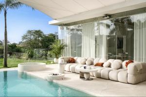 3BR Villa Illusion with Sauna, Jacuzzi, Rice Field view, Canggu