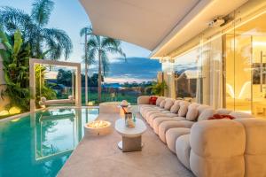 3BR Villa Illusion with Sauna, Jacuzzi, Rice Field view, Canggu