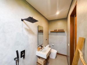 4BR Villa Tropical Escape near Nyanyi Beach, Canggu