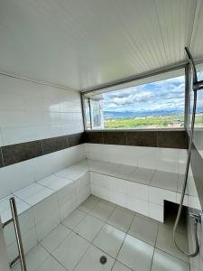 hermoso aparta estudio a 5 min del aeropuerto