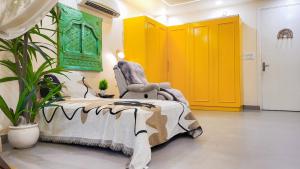 VacationBuddy Designer Duplex Home with Terrace & Nr Metro Airport