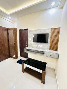 Hotel Prime Residency - just 400m from airport