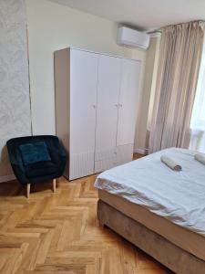 New Oldtown Apartment near St Martin Cathedral, AC, Balcony