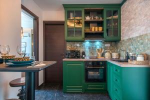 Captain Stam Suites Athens - FamilyApartment