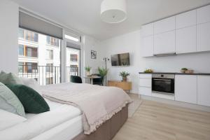 Browary Warszawskie Stylowe Studia z Balkonami w Centrum by Renters Premium
