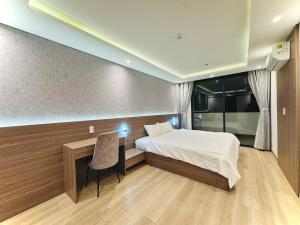 High-end apartment Danang Golftel