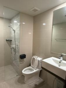 Spacious Modern 1BR with Pool View near Okada, MOA & NAIA