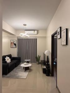 Spacious Modern 1BR with Pool View near Okada, MOA & NAIA