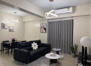 Spacious Modern 1BR with Pool View near Okada, MOA & NAIA