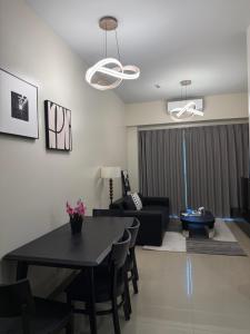 Spacious Modern 1BR with Pool View near Okada, MOA & NAIA