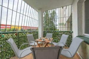 Family Apartment with Balcony and 2 Bedrooms in Warsaw by Noclegi Renters
