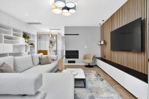 Designer Flagship for 6 - by Presidential Palace