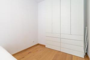 Ceglana Oasis Apartment by BookingHost
