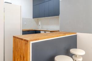 Ceglana Oasis Apartment by BookingHost
