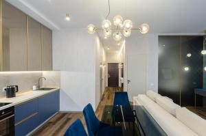 10-142 Zhemchuzhina 38, Zhylianska 68, Kyiv centre, fantastic city view, 15 kW backup power, Petrovdom Apartment