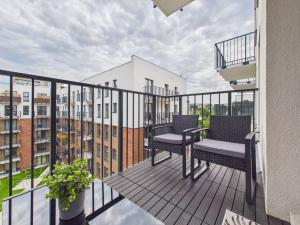Scarpa Apartment with Balcony & Parking by Solarento