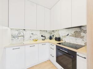 Scarpa Apartment with Balcony & Parking by Solarento