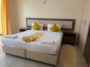 Sherie Homes
